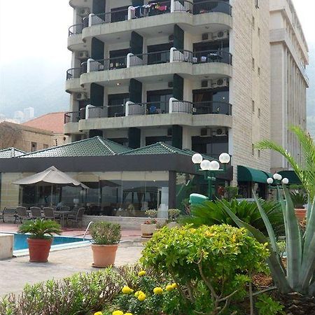 Holiday Suites Hotel&Beach Resort Jounieh Exterior foto