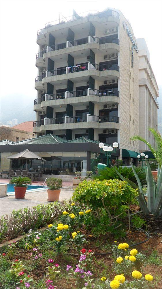 Holiday Suites Hotel&Beach Resort Jounieh Exterior foto
