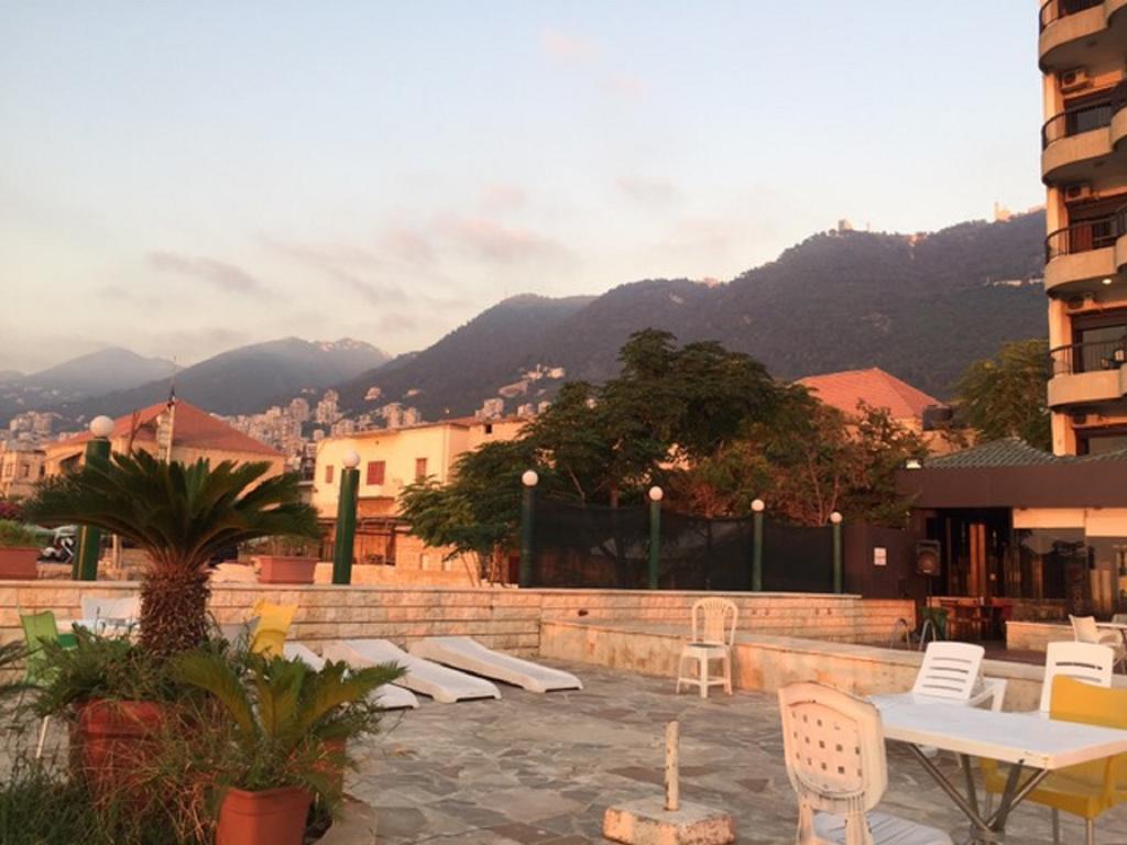 Holiday Suites Hotel&Beach Resort Jounieh Exterior foto