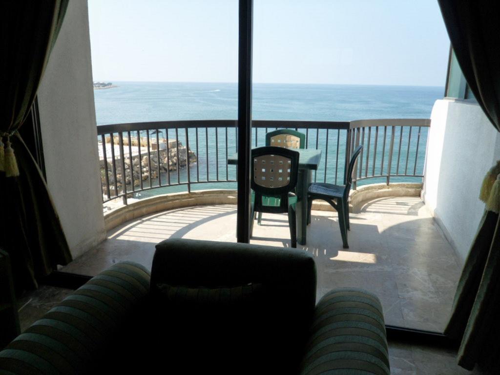 Holiday Suites Hotel&Beach Resort Jounieh Zimmer foto