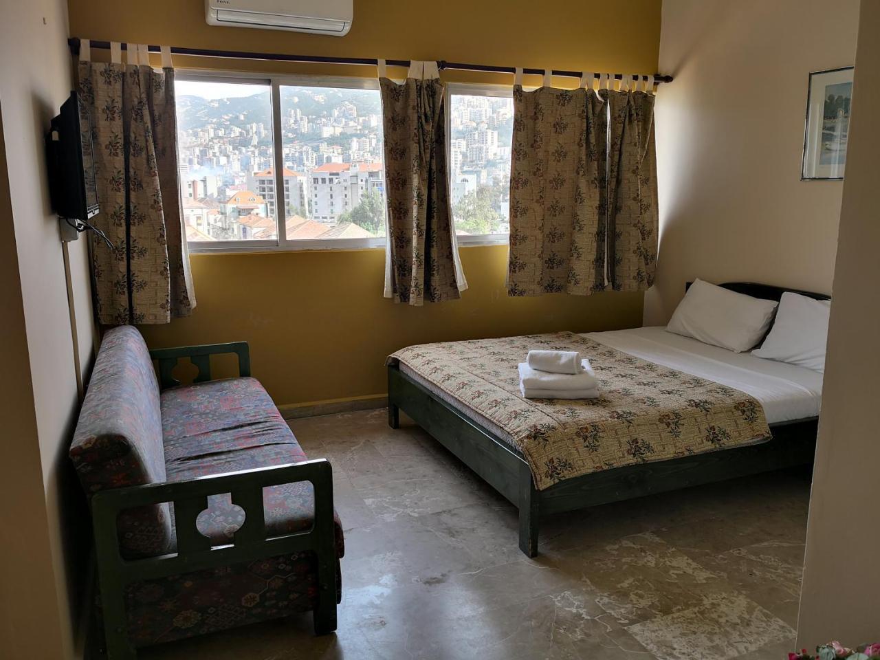 Holiday Suites Hotel&Beach Resort Jounieh Exterior foto
