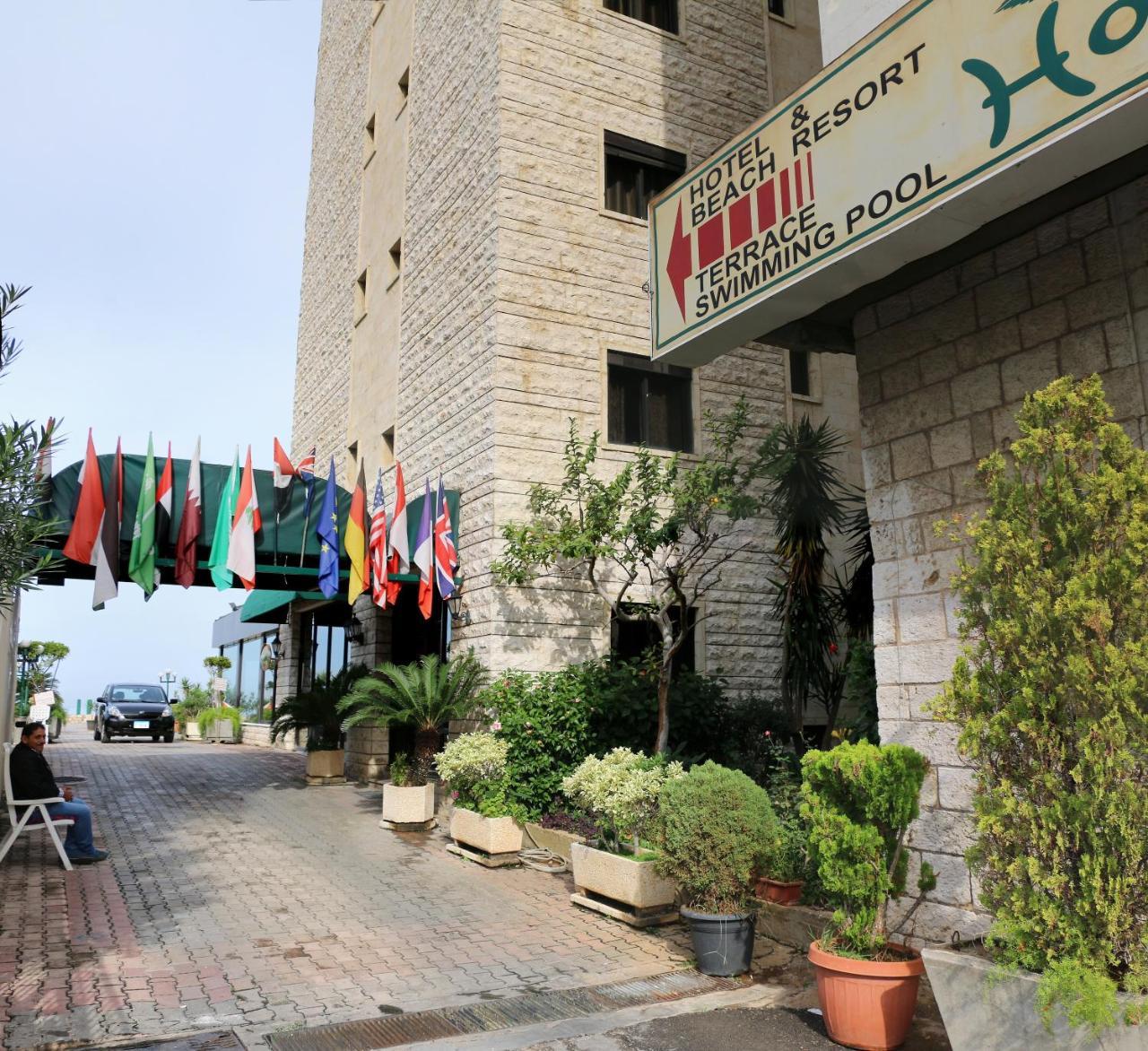Holiday Suites Hotel&Beach Resort Jounieh Exterior foto